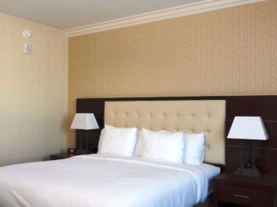 - Angeles By Ihg Hotel